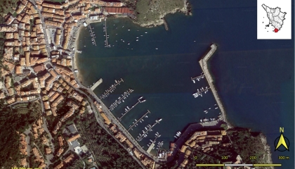 Vista dall'alto del porto di Porto Ercole